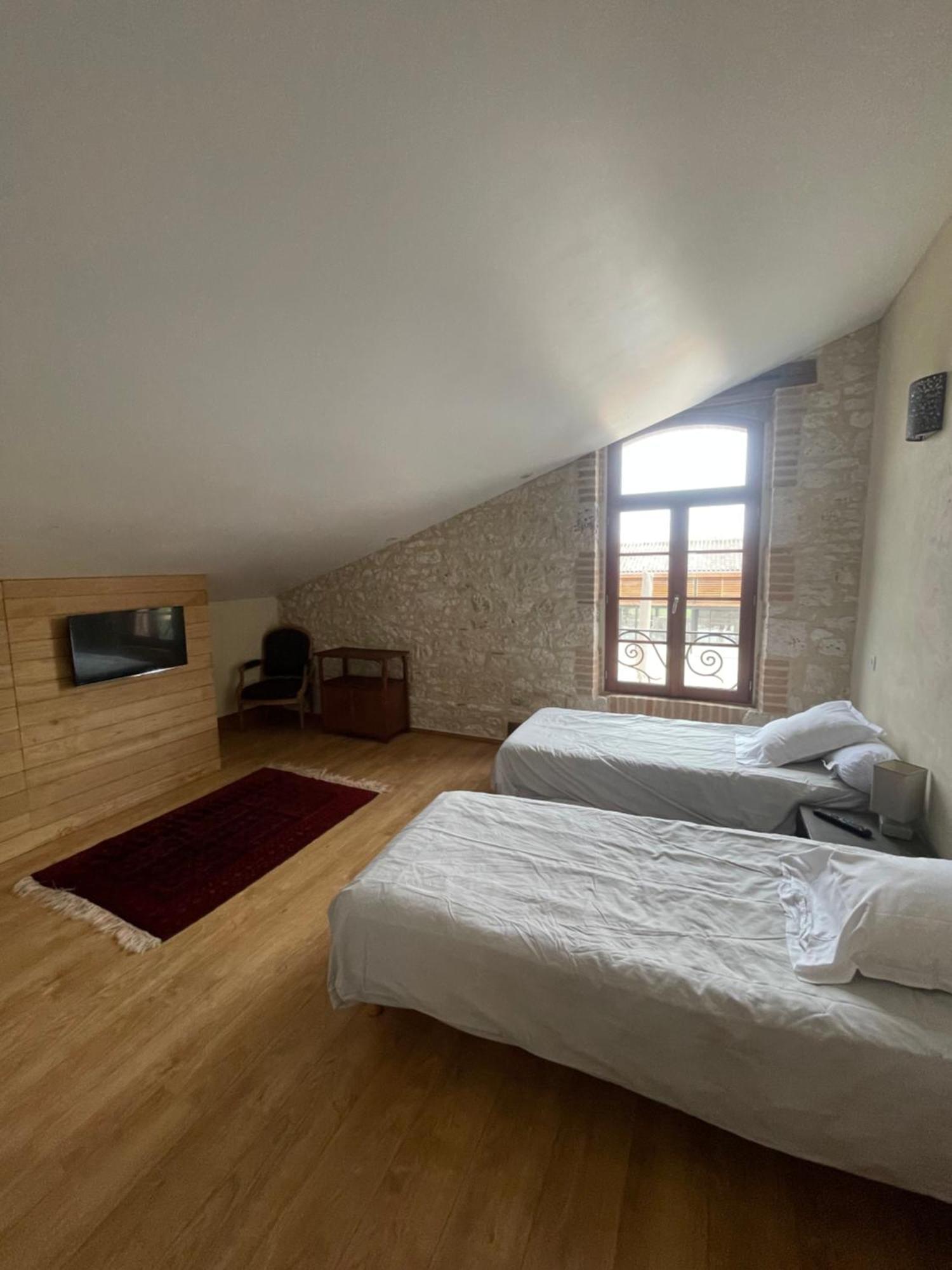 Gite Clara - Domaine Du Catalan Aubiet Exteriör bild